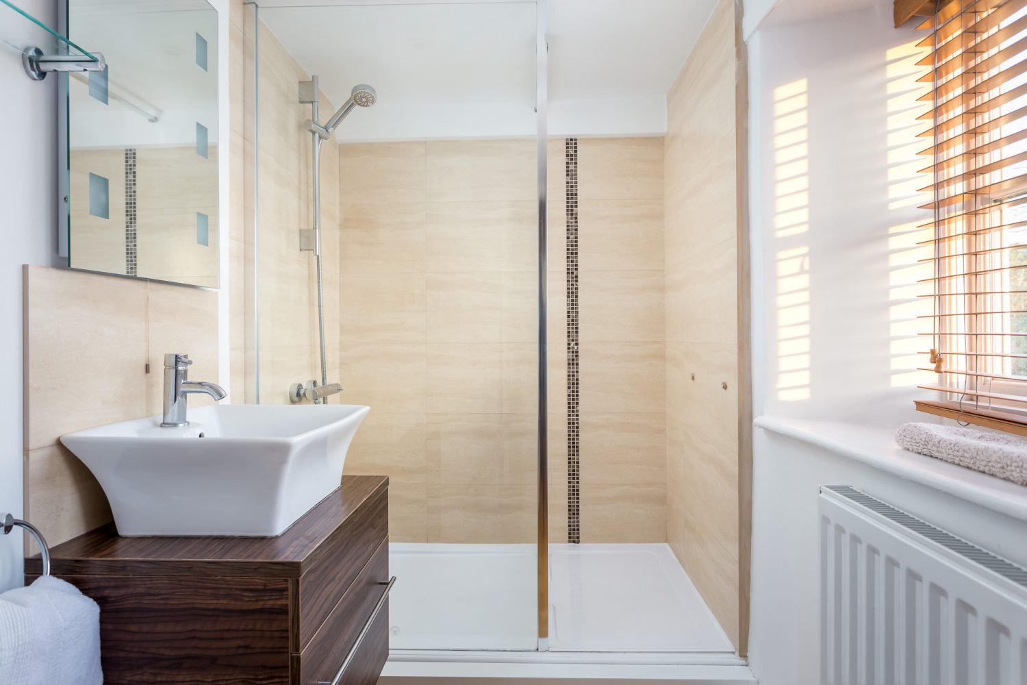 Lovely shower room Teachers House - Large Cotswold Holiday Home